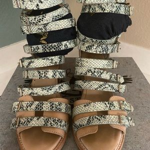 Size 9 Freebird sandals.  Very gently used. Pictures don’t do them justice!